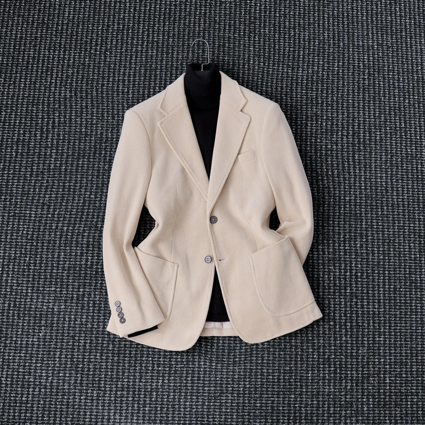 

Мужской зимний теплый пиджак из плотного вельвета с отложным воротником в стиле "тайд"