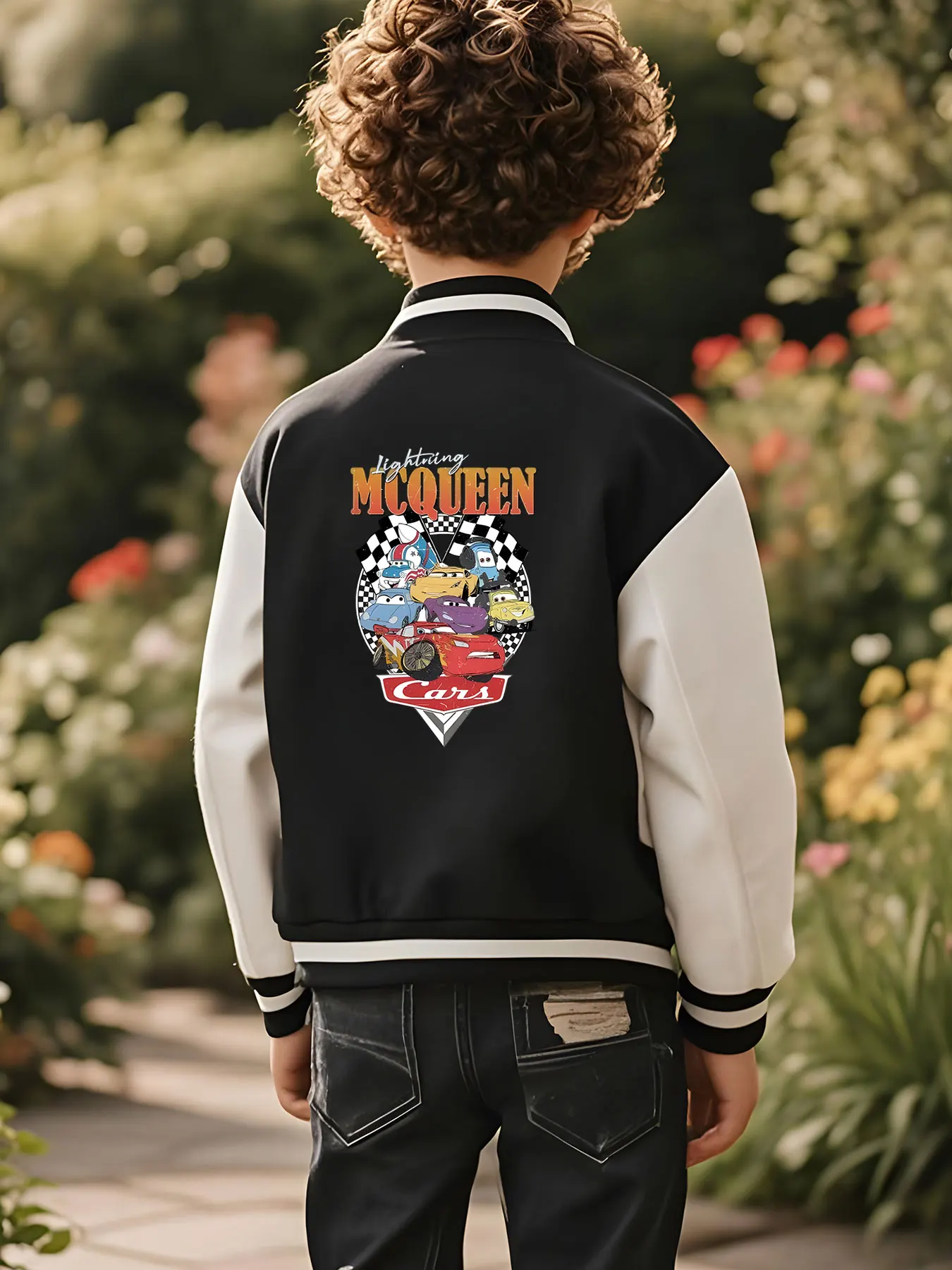 سترة MINISO Disney Cars McQueen Badge Baseball للأولاد - طباعة شارة McQueen، كاجوال وعصري، مثالية لوقت اللعب