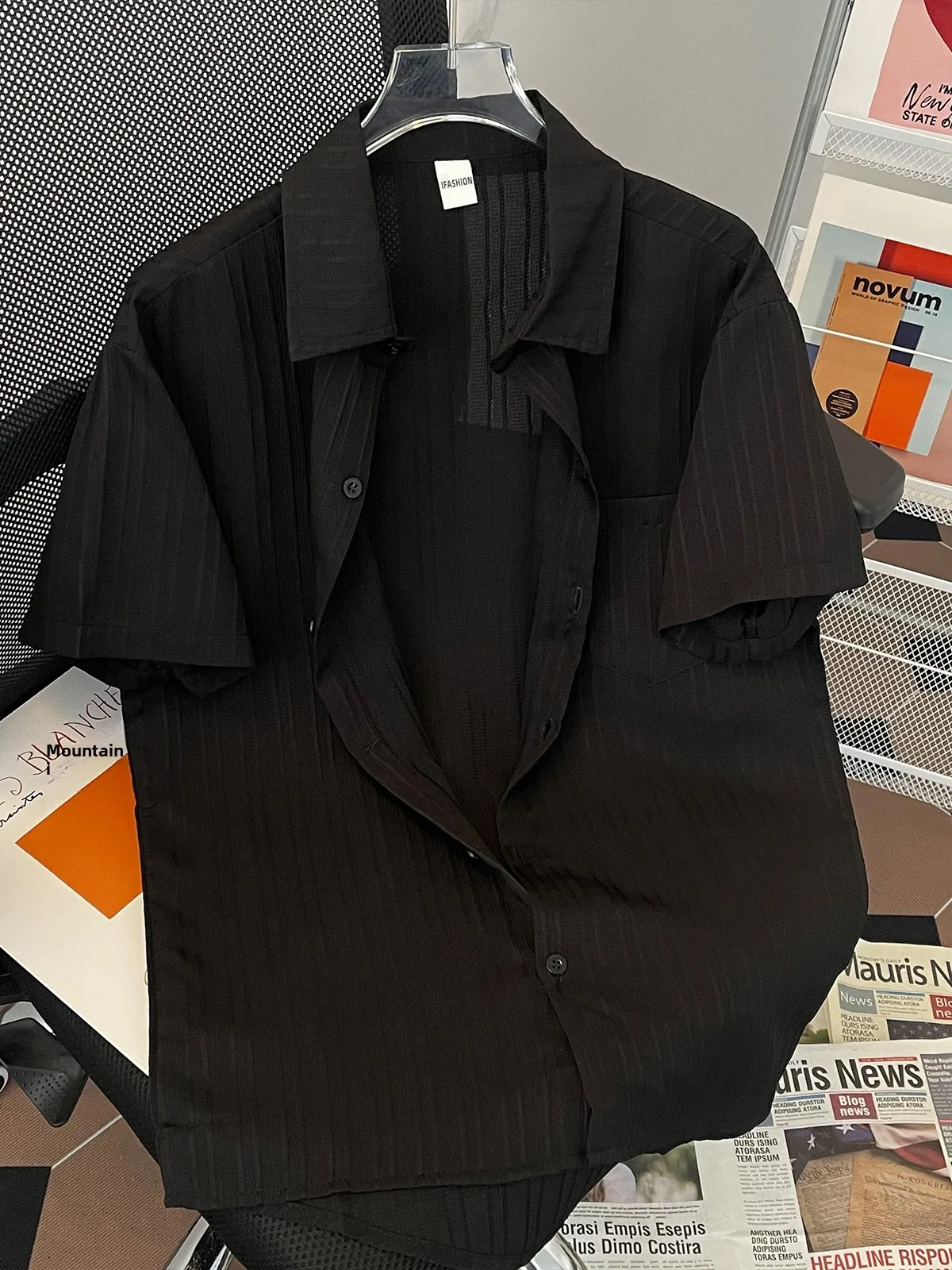 

Summer Thin Ice Silk ort Sve Men's Casual Stripe Pattern Retro Hong Kong Sle irt Cool Feeling Lightweight Faionable
