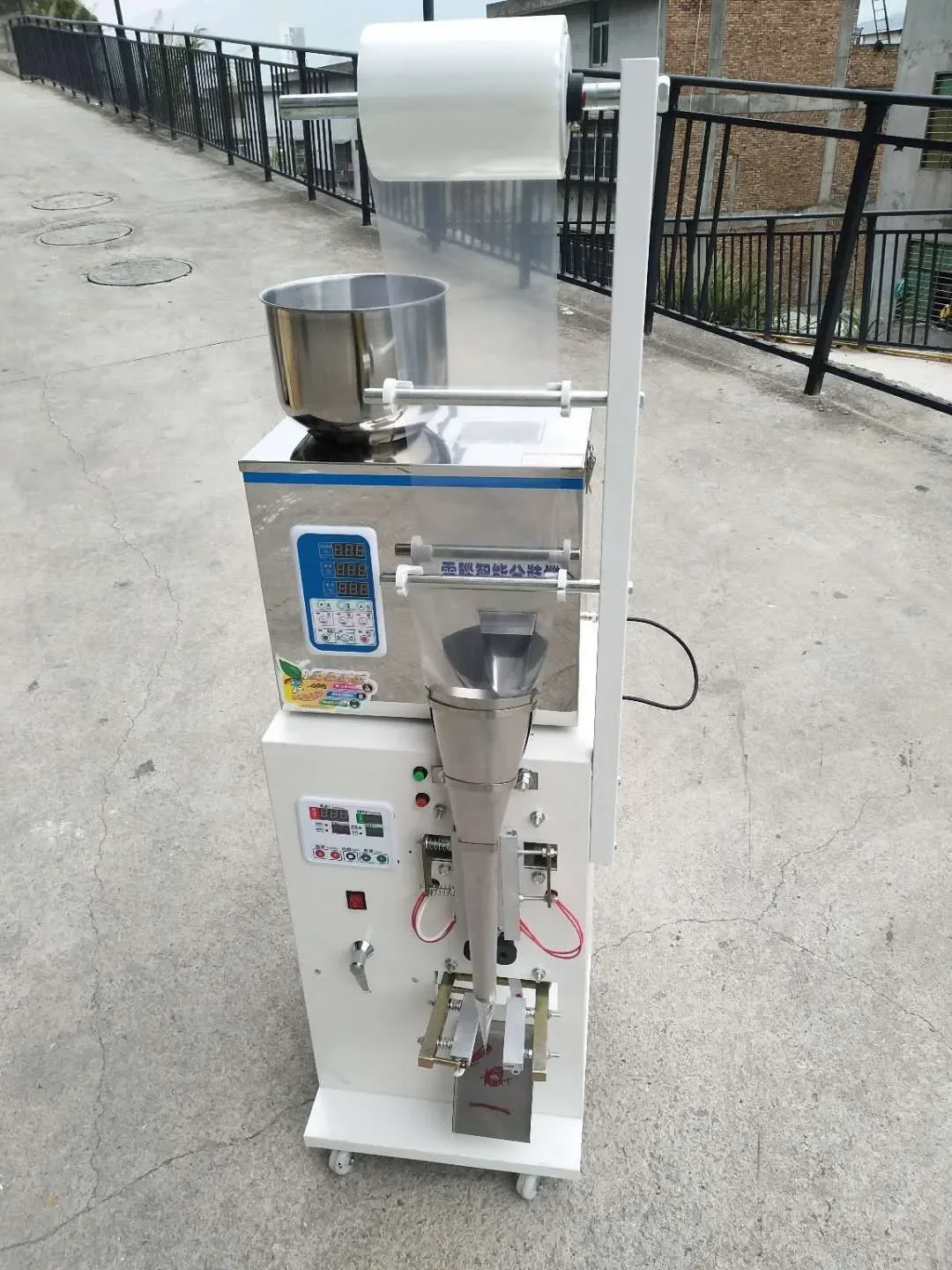 

Inner film machine Tea powder medicinal material knife cutting machine Inner film composite film filter paper packaging machine