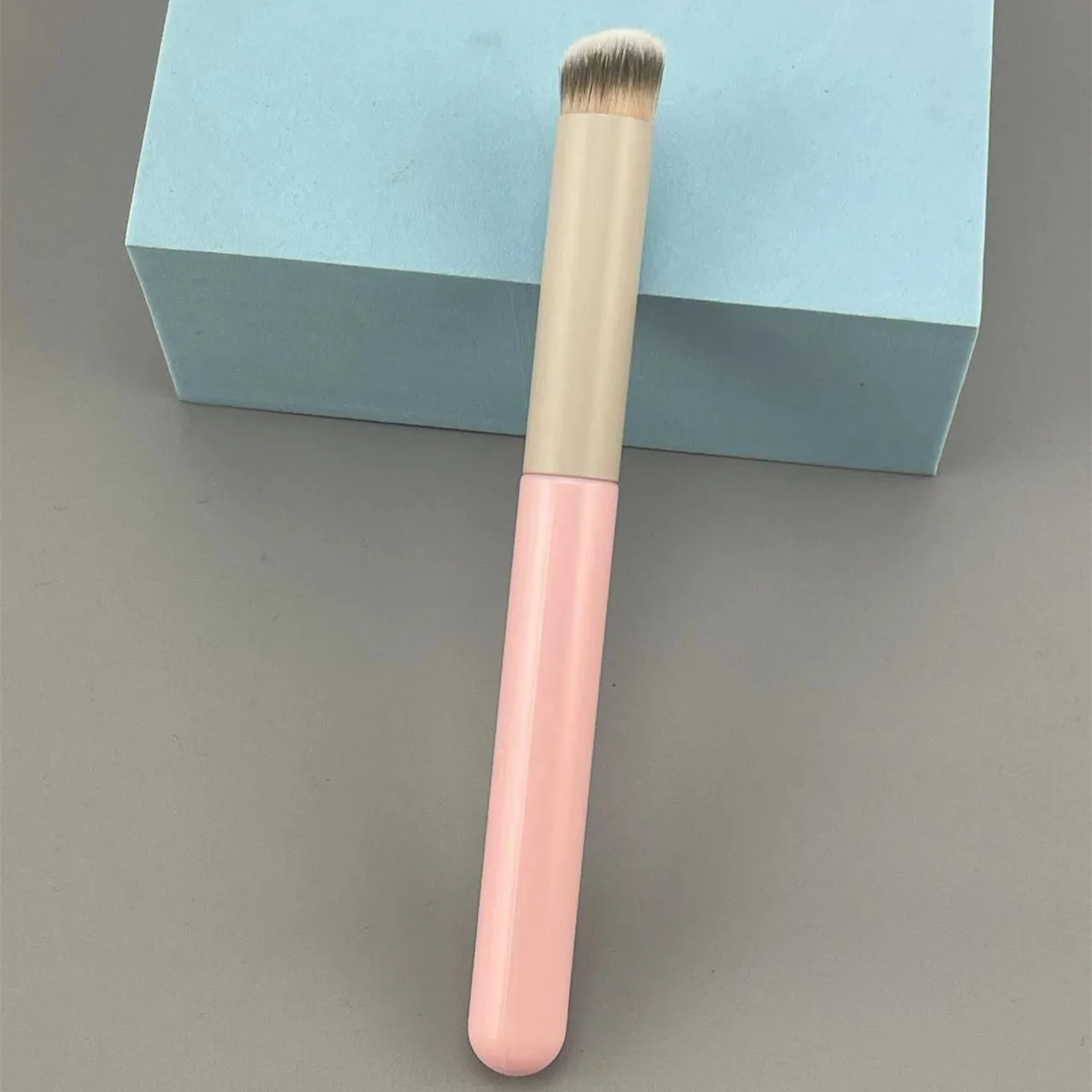 Small Mantou Concealer Brush Sponge Head Soft Hair Makeup Brushes Powder Foundation Fine Concealer Natural Blending Brush