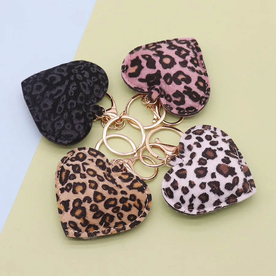 مجموعة سلسلة مفاتيح على شكل قلب بطبعة الفهد - ديكور أنيق للمفاتيح/الحقائب، هدية مثالية لعشاق الموضة