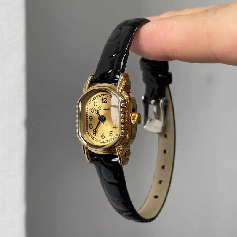 Vintage Oval Women's Quartz Watch Luxury Gold Delicate Digital Dial Fashion Black Leather Elegant Women's Watch