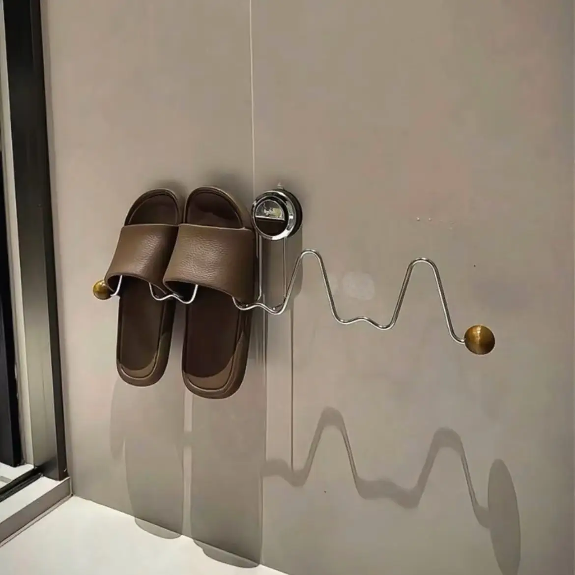 Bathroom slipper rack, bathroom non-punching wall-mounted suction cup, shoe rack, multi-functional storage rack, log bracket,
