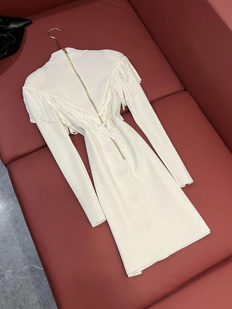 Elegancki, wysokiej jakości, dzianinowy, długi sweter z dekoltem w serek, frędzlami, wyszczuplający, dla kobiet, nowość na zimę, do pracy, szykowny.