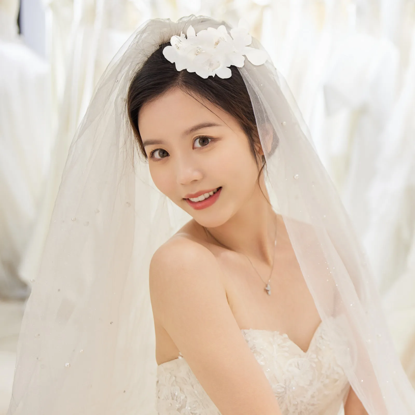 

Handmade Bridal Tulle Flower Hairpin Elegant Lightweight Wedding Headpiece for Brides Bridesmaids Flower Girls Romantic Updo