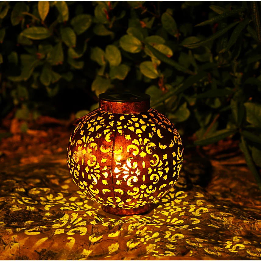 Solarbetriebene schmiedeeiserne Laterne, tragbare LED-Handprojektionslampe zum Aufhängen, Vintage-Licht, Außendekoration