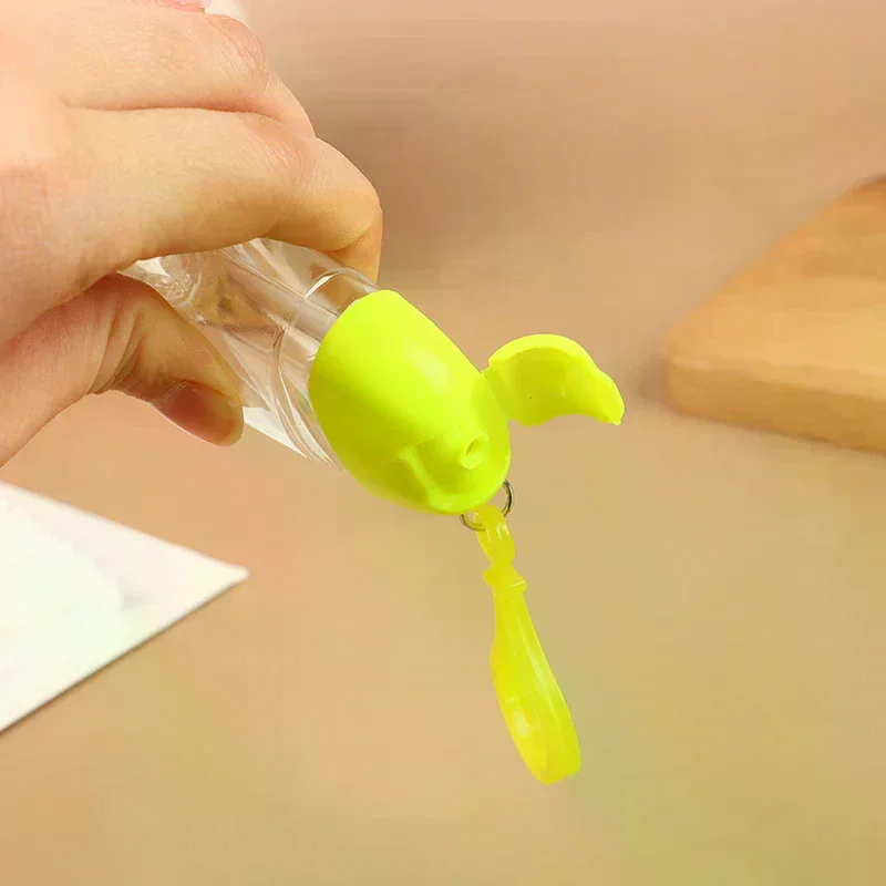 زجاجات محمولة قابلة لإعادة الملء 30 مل مع خطاف مطهر لليدين حاوية مستحضرات التجميل الكحولية حاوية توزيع الصابون الصغيرة في الهواء الطلق #3