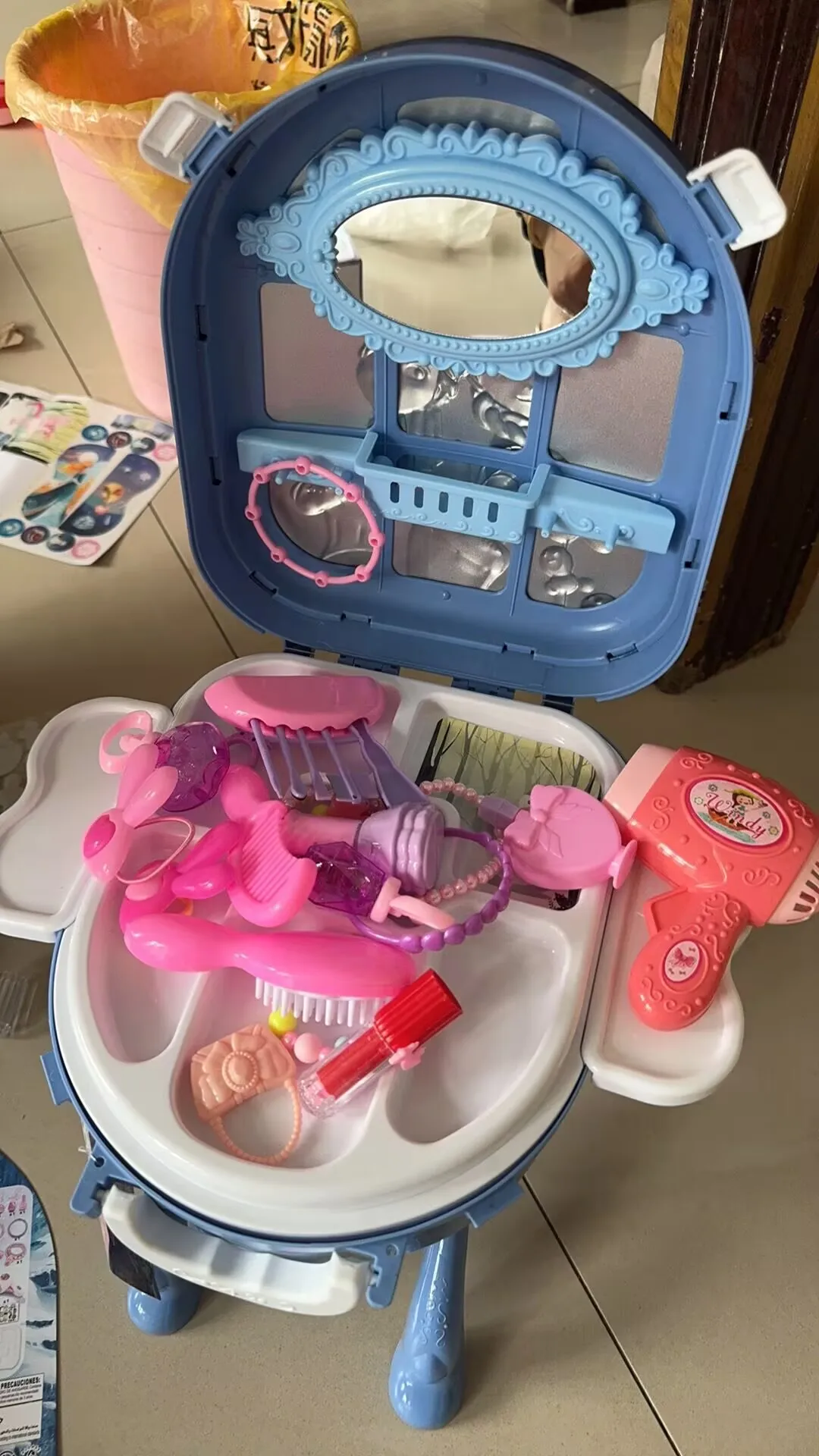 Hot Diney สาวเจ้าหญิงแช่แข็ง Action Figures กล่องเก็บของขวัญแต่งหน้าของเล่นอะนิเมะ Action Collection ของเล่นของขวัญ