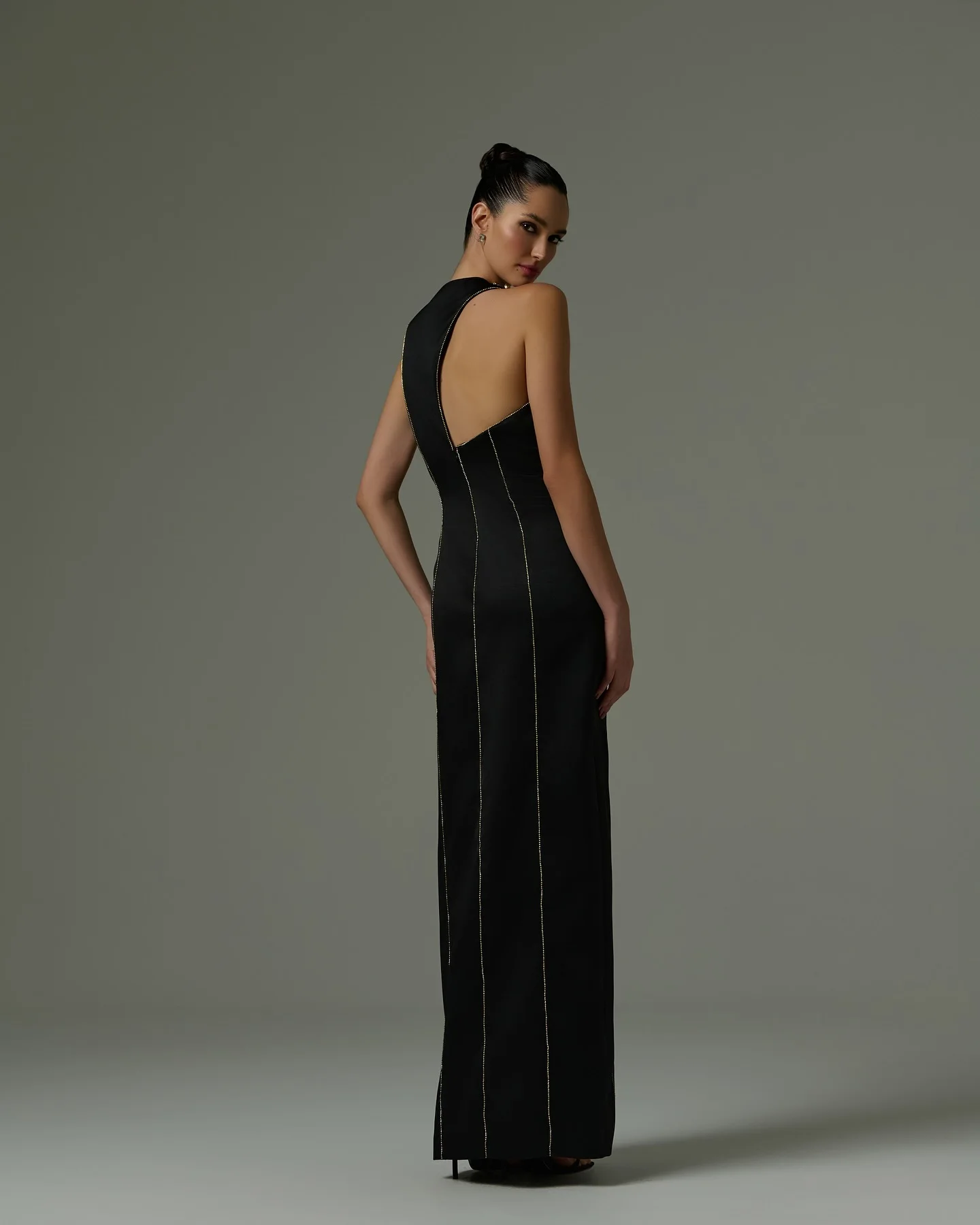 Robe de soirée personnalisée avec boutons délicats, gaine fendue sur le côté, longueur cheville, robes de célébrité, manches cape classiques P