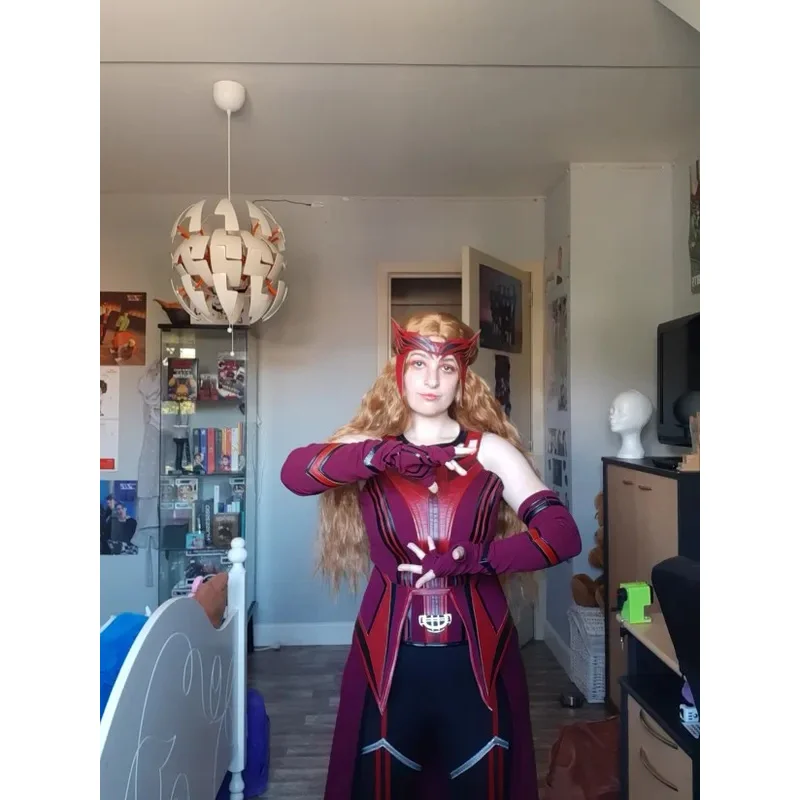 Szkarłatna czarownica peruka Vision Wanda Maximoff peruka do cosplay długie brązowe środkowe rozstanie kręcone żaroodporne włosy peruki czapka z peruką