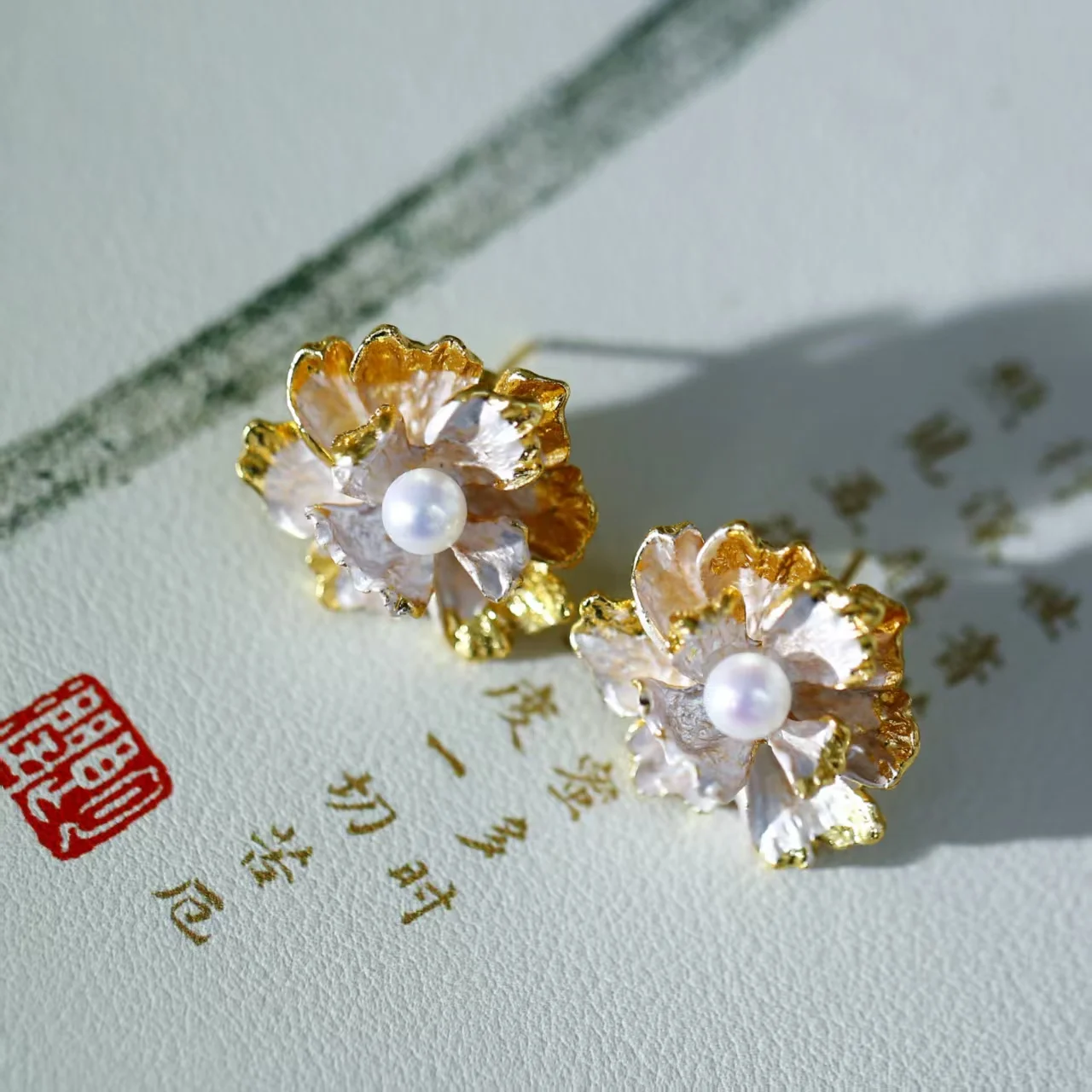 

5mm Gentle and Classic Freshwater White Pinkish Flower Style Flawless Edison Pearl Stud Earrings Festival Gift for Woman