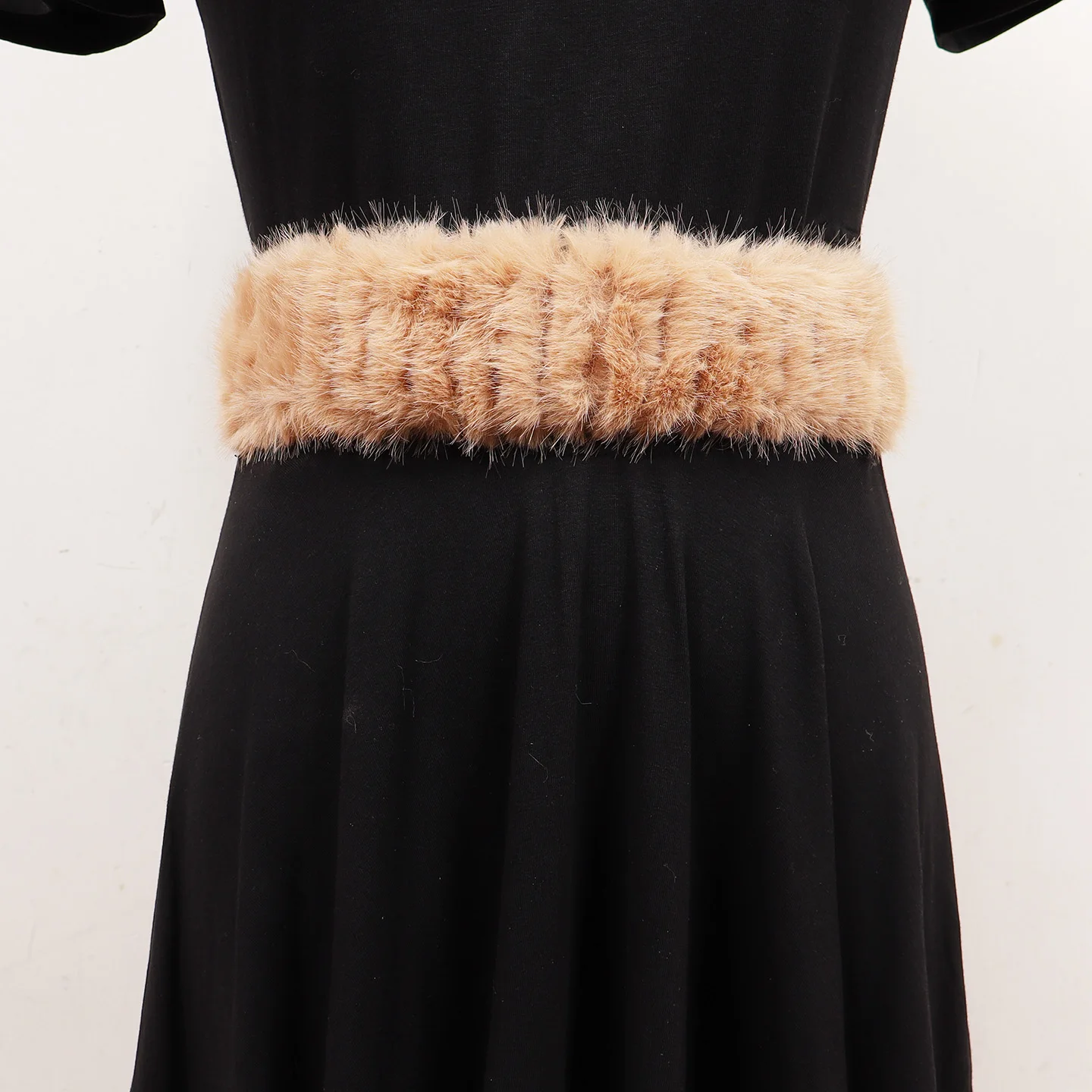 

2025 европейские зимние теплые искусственные пушистые эластичные пояса для женщин Y2K, эластичные меховые пояса, тонкий корсет, украшение для классической рубашки