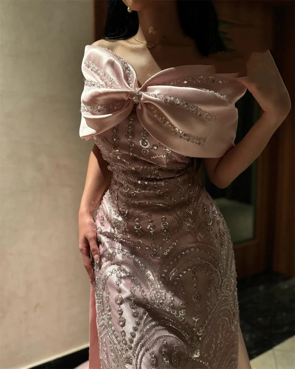 Luxury Evening Dress Modern Style Off Shoulder Bow Design Beaded Mermaid Gown for Weddings Parties Formal Occasions Elegant Wome