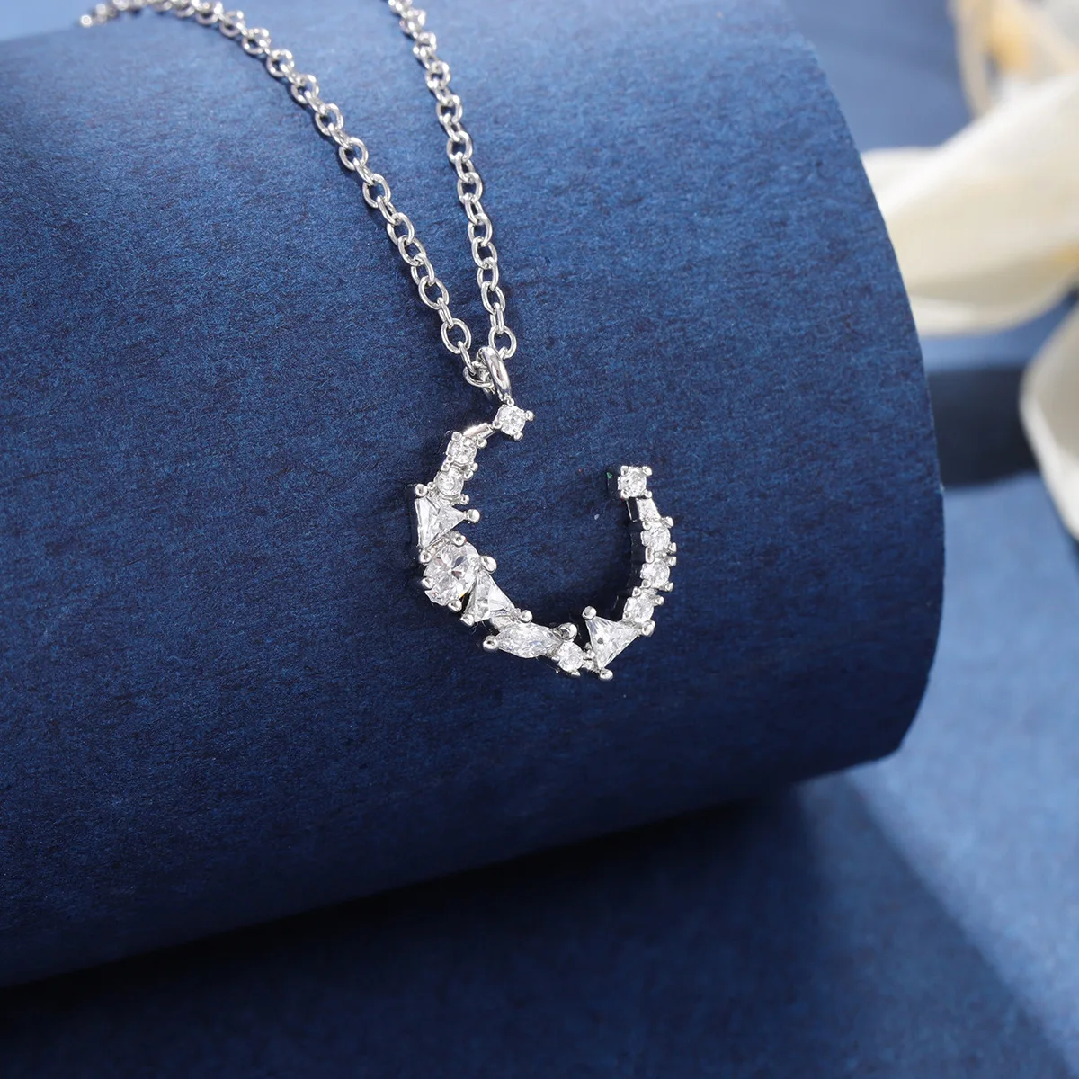 Neue Temperament Unregelmäßige Crescent 925 Sterling Silber Mode Schmuck Persönlichkeit Mond Kristall Anhänger Halsketten XL055