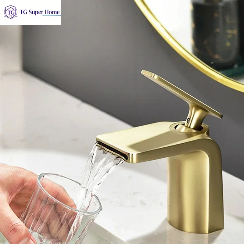New Full-Brass Basin Faucet with Waterfall Flow Gold Single-Hole Basin Faucet for Hot and Cold Water