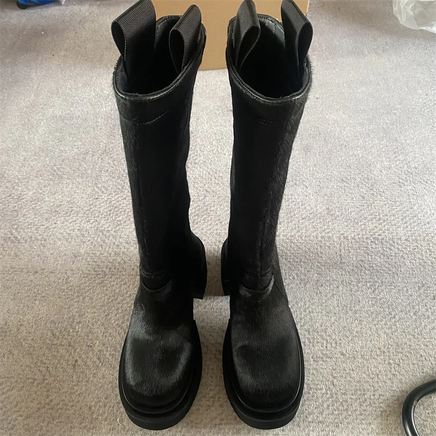 Stivali con suola grossa Bogun in vera pelliccia punk fatti a mano personalizzati di alta qualità al ginocchio