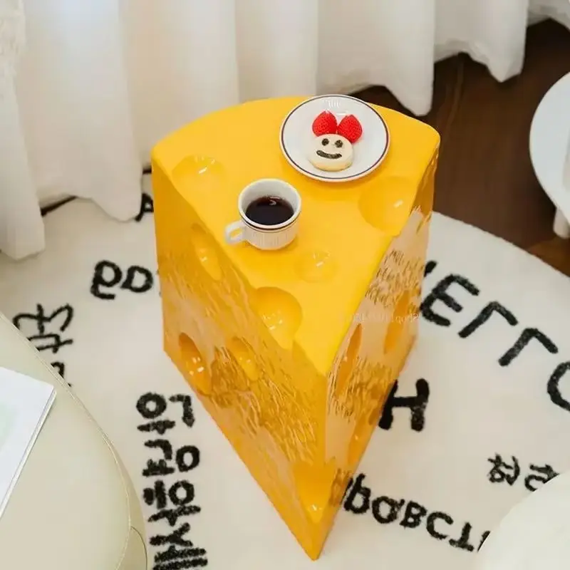 

Креативный приставной столик в форме сыра, современный простой прикроватный журнальный столик для небольших помещений, угловой декор для квартиры, спальни