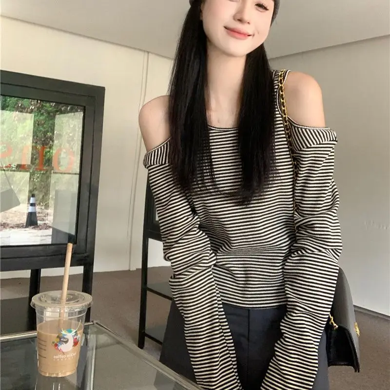 

Korean Striped Off Shoulder Slim Short T Shirts Spring Autumn Long Sleeve Fashion All-match Tops Vintage Casual Women Clothing