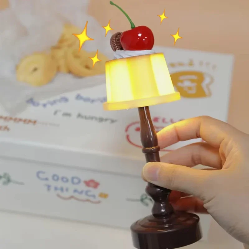 Con batteria Retro Budino Luce notturna Decorazioni da tavolo Comodino adatto per regalo Lampada da tavolo per camera da letto a LED