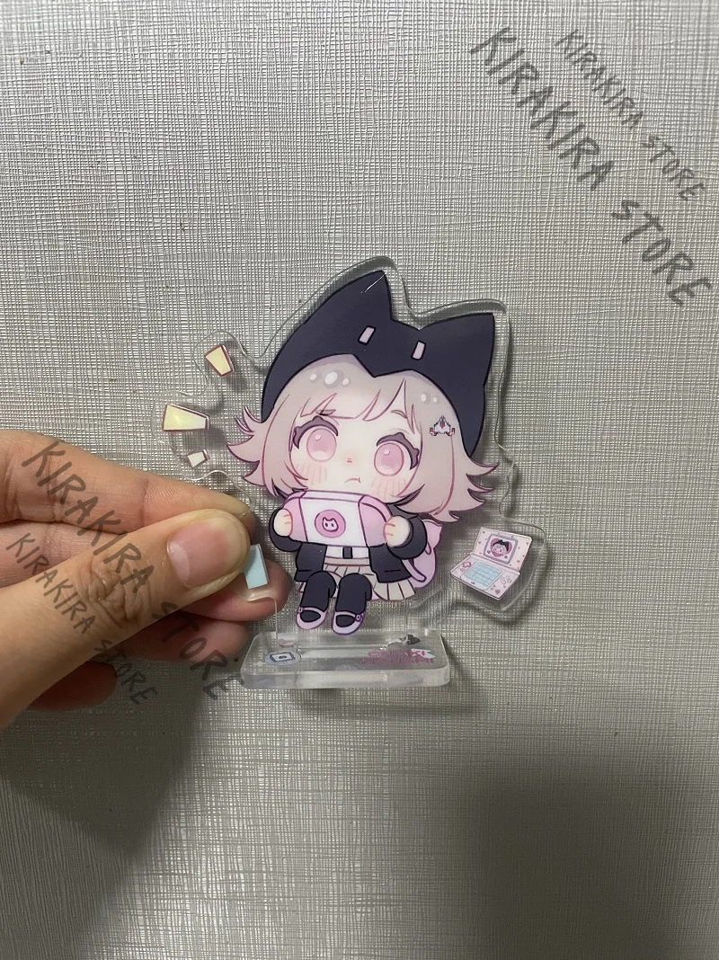Danganronpa Nanami ChiaKi Distintivo Cosplay Acrilico In Piedi Segno Spilla Ciondolo Decorazione Ornamenti di Carta Colorata