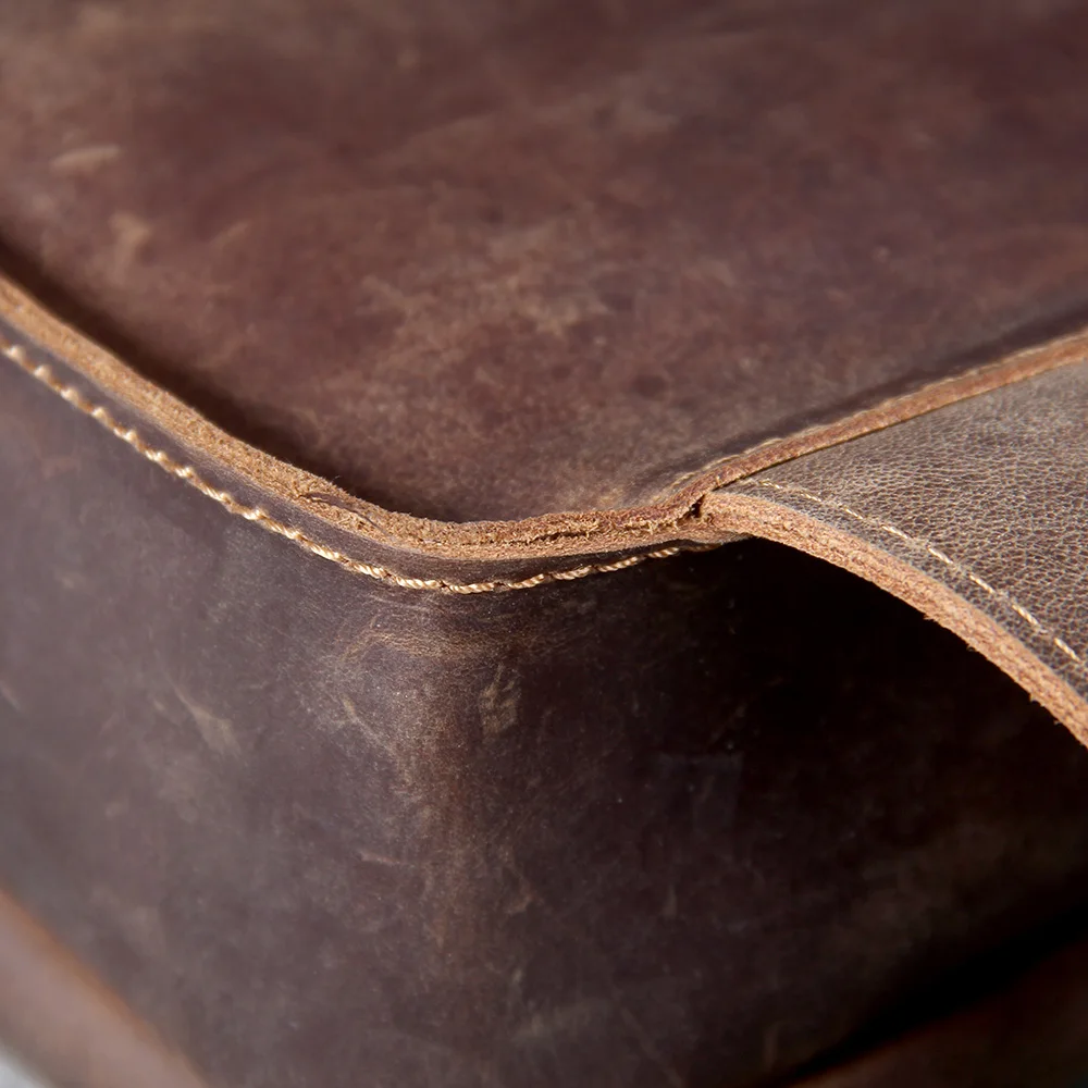 S.WORKER Brusttasche aus Vollnarbenleder für Herren, Umhängetasche aus echtem Leder für Herren, Vintage Retro Freizeittasche – Detail 16