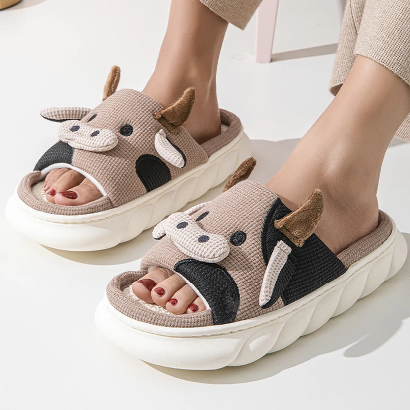 

Домашние тапочки для мужчин и женщин, летние, милые, льняные, для пар, нескользящие, толстые, забавные, с мультяшными рисунками, в стиле кавай, в виде лягушки и коровы, 2026