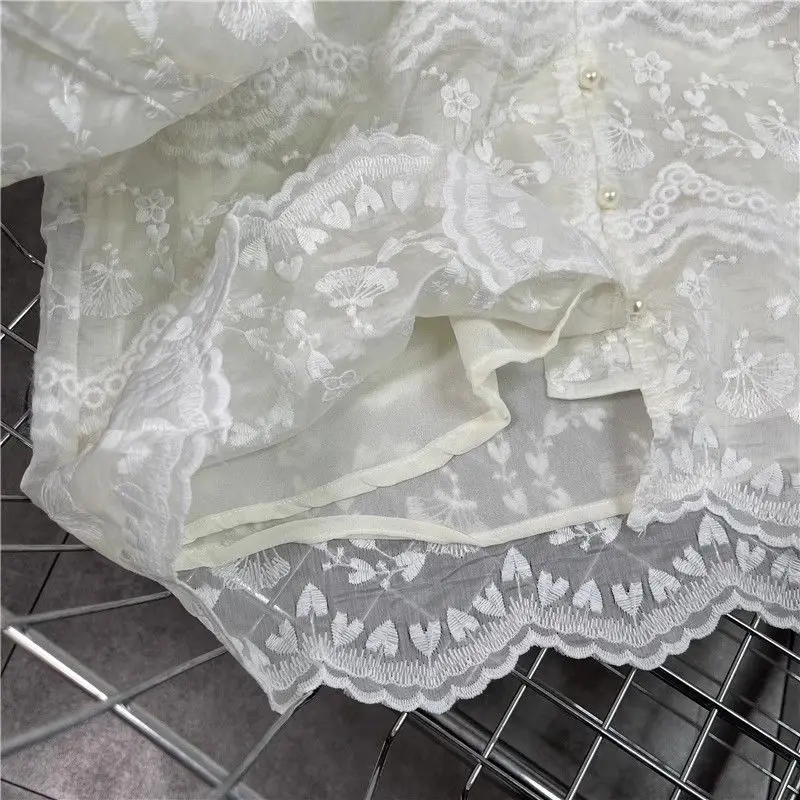Lente Lolita Zoete Ruches Bladerdeeg Mouw Blouse Vintage Parel Kralen Kantoor Dame Tops 663P Franse Elegante Kant Geborduurd Shirt