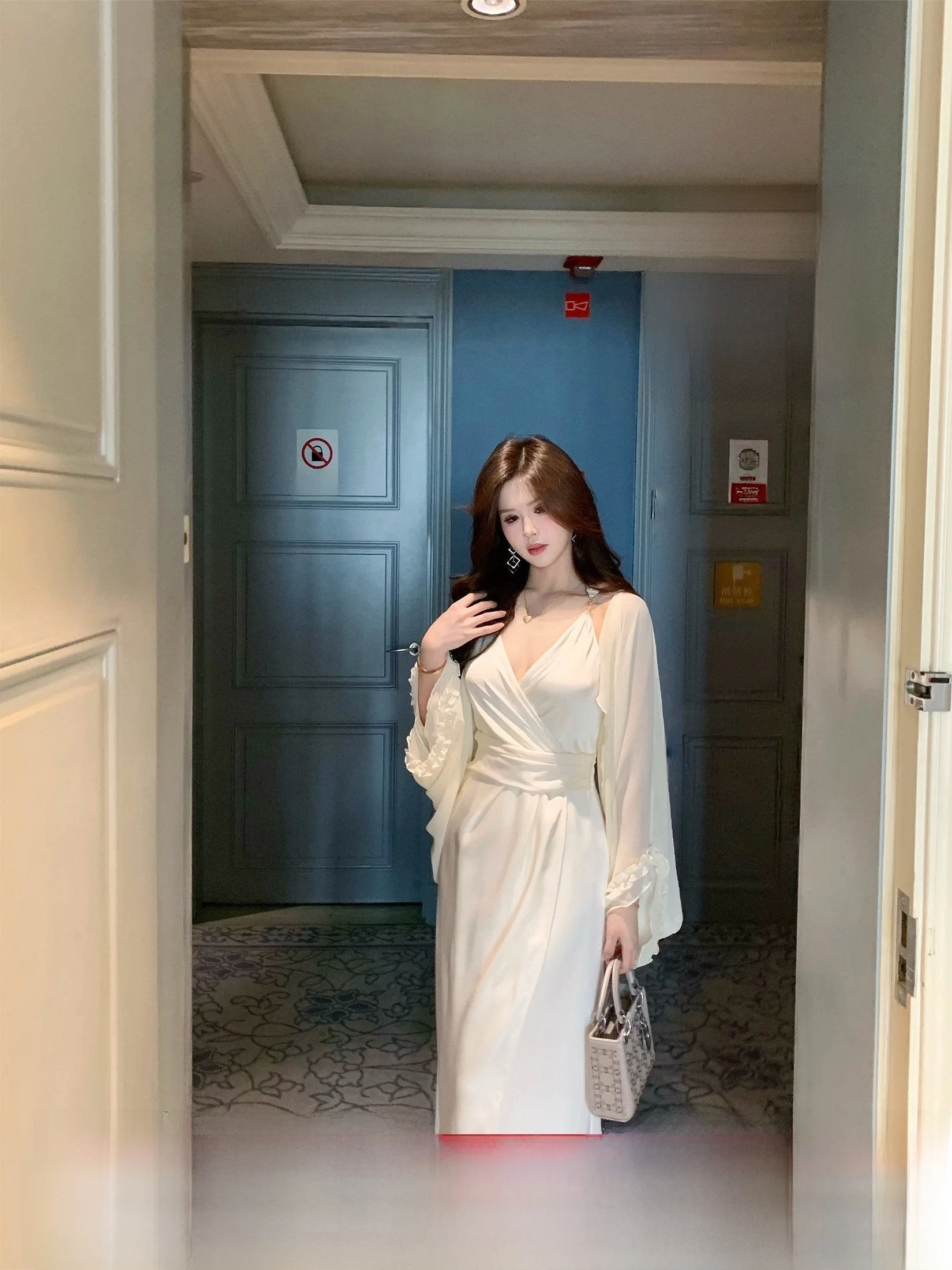 

Elegant V-neck Cross Pencil Dress Women's Summer Slightly Plump Atmosphere Hanging Neck Dress Rita Lady Apricot Color High Wa...