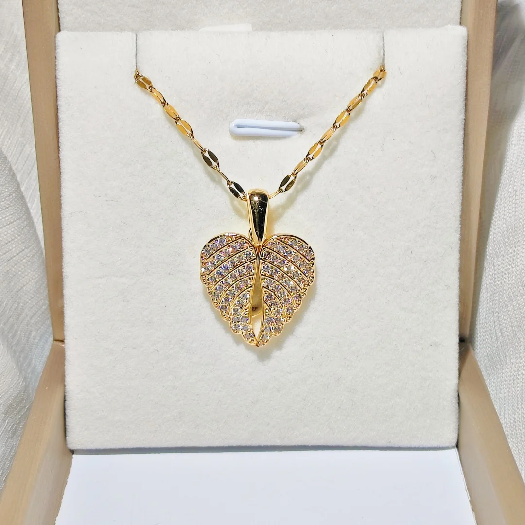 Stylish Copper Micro-inlaid Zircon Heart Angel Wing Necklace with Feather Wings