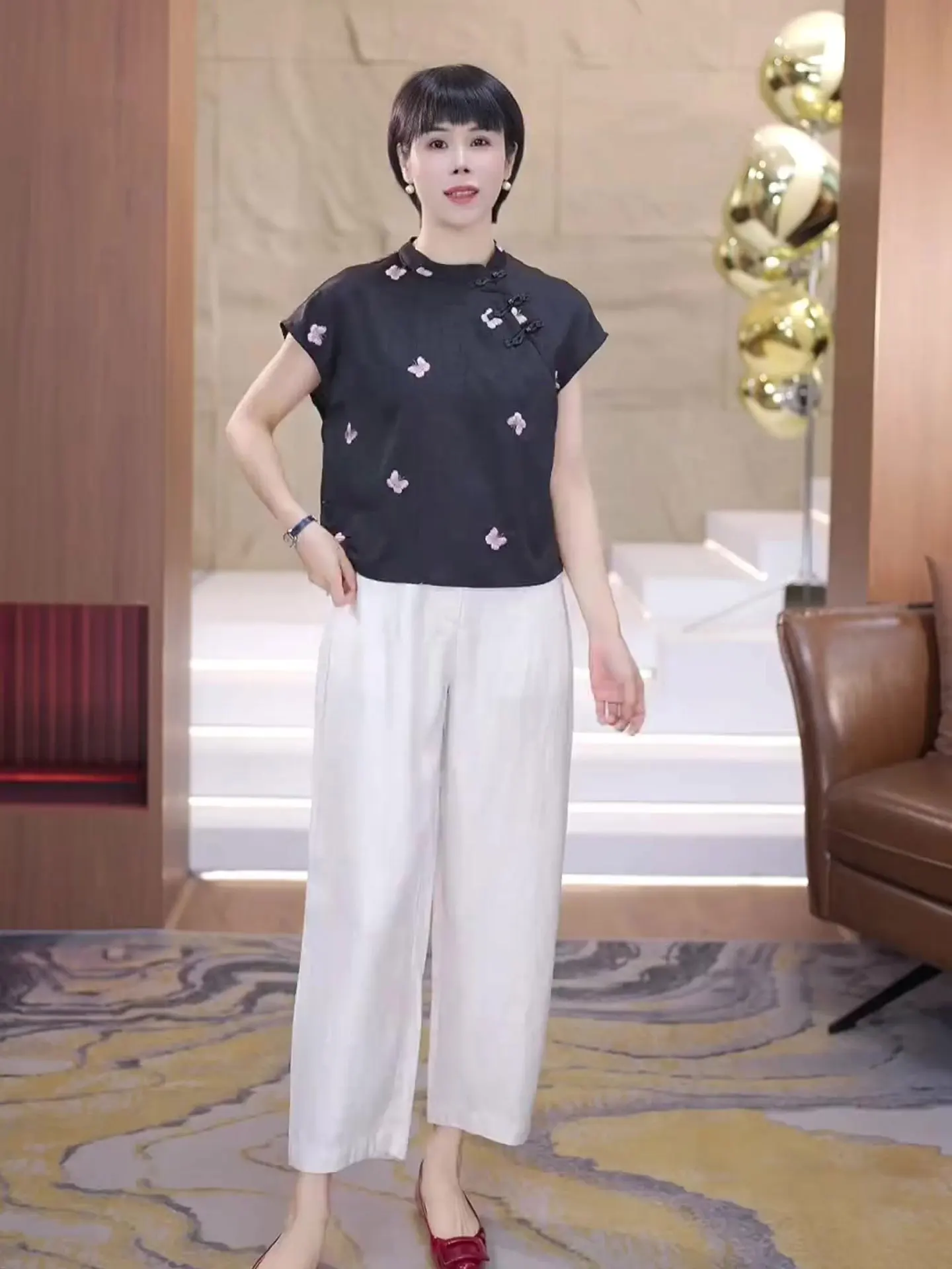 

Новинка: Женский топ из шелкового атласа с принтом, коротким рукавом, на пуговицах, в корейском стиле, прямого кроя, для повседневной носки, летний.