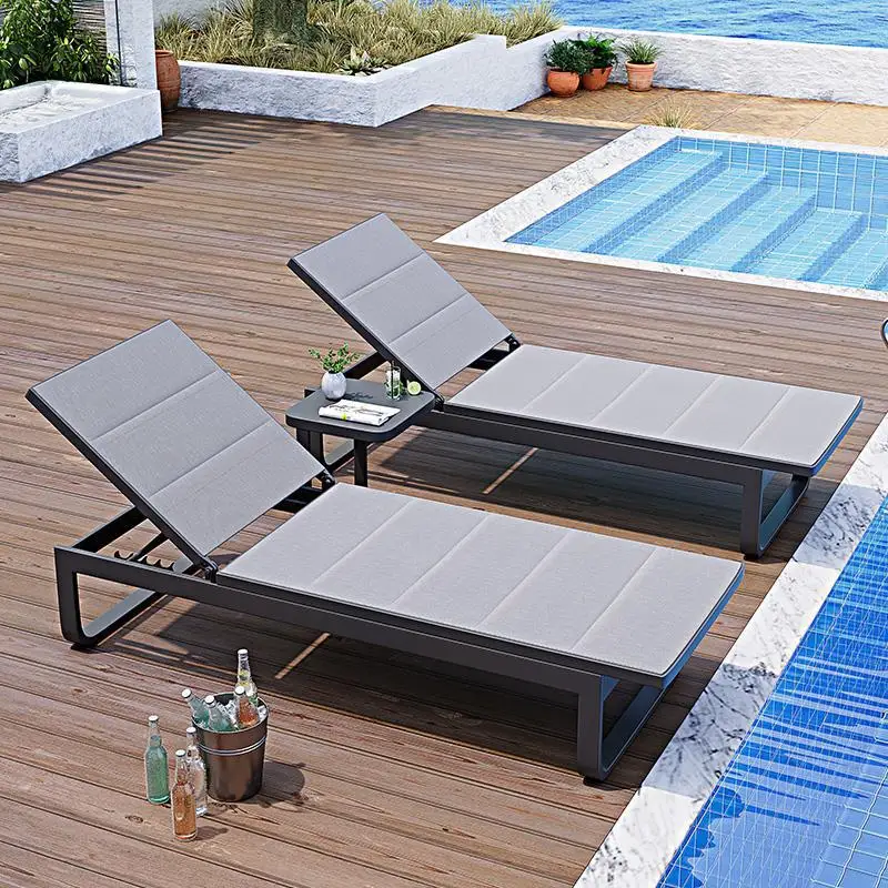 Lit extérieur simple loisirs piscine bord de mer chaises de plage