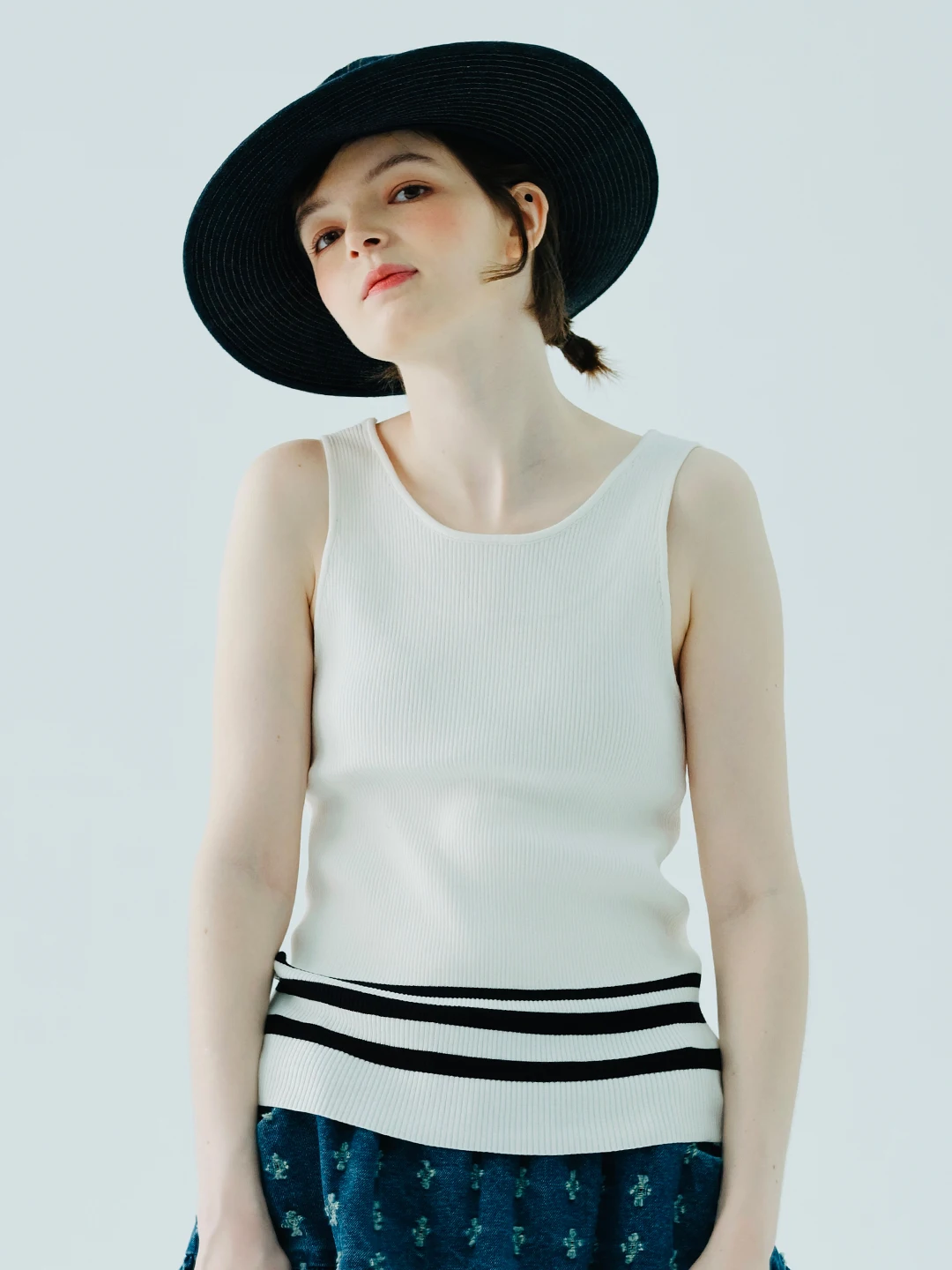 

Classic Sleeveless White Knit Vest Stylish Striped Hem Shopping Trip Casual & Trendy 234123