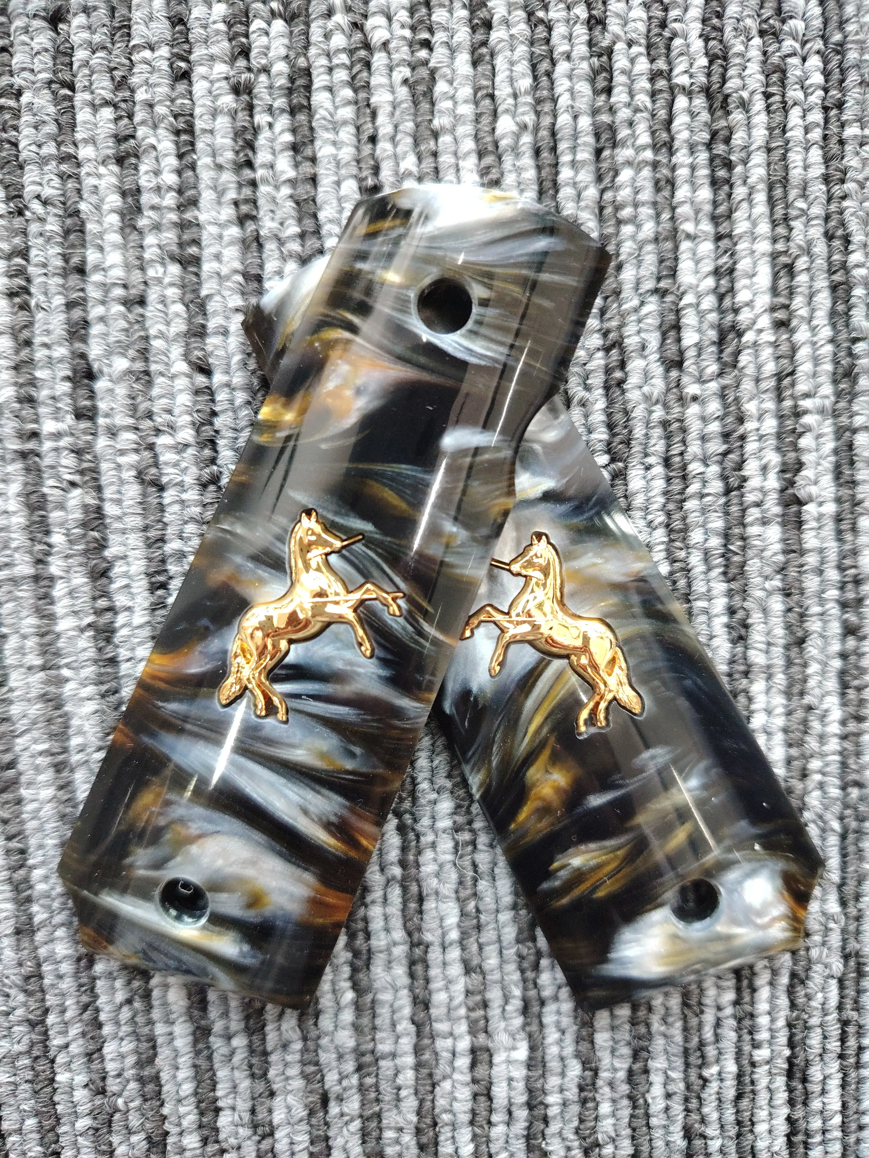 1911 그립스 풀 사이즈, 골드 브라운 펄과 골드 호스, 콜트, 킴버, 스프링필드, 레밍턴, 락 아일랜드, 군용 커맨더에 적합