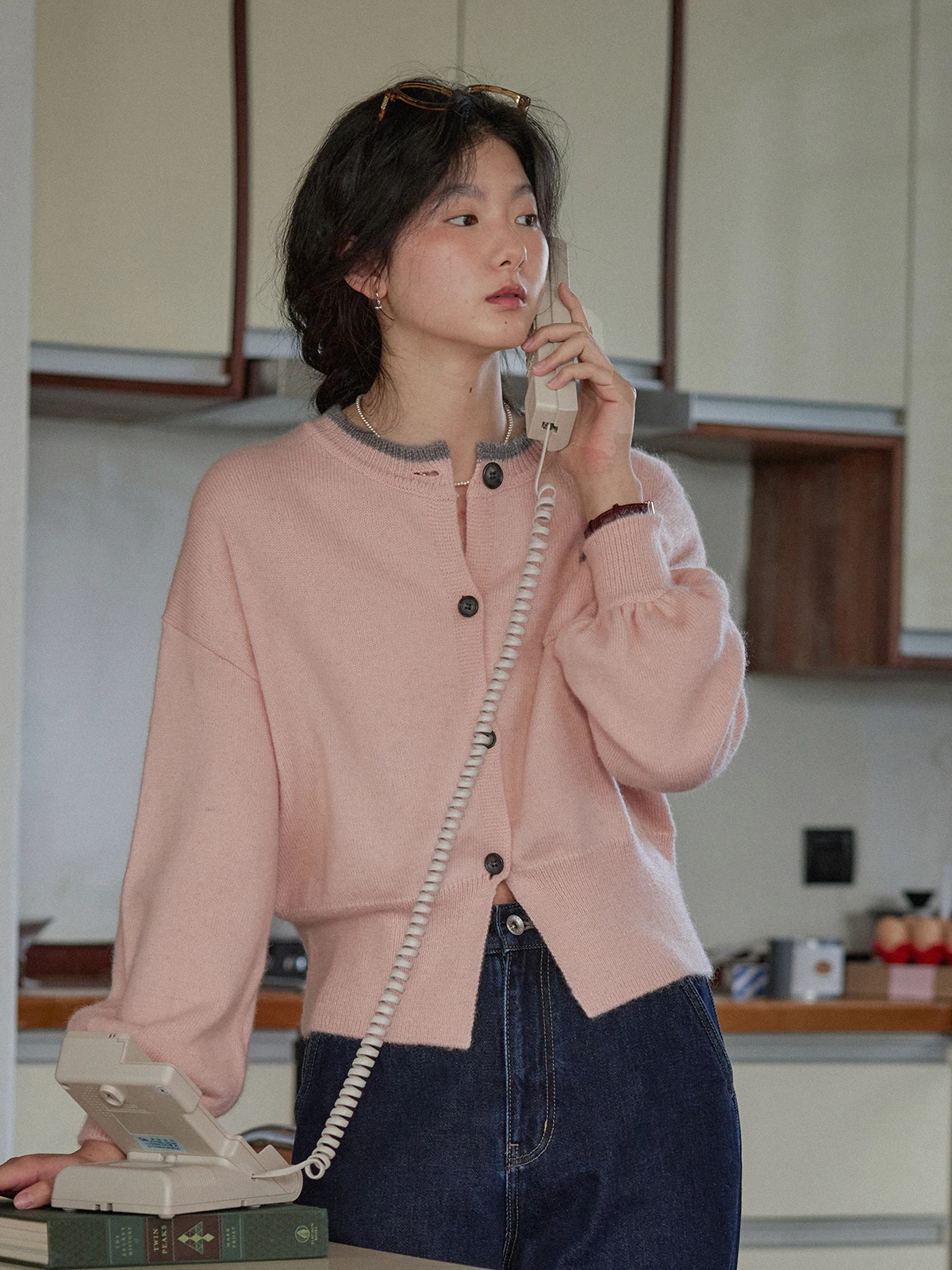 

Женский модный кардиган Nicepeople 2024 весна, вязаный из смесовой шерсти, с рукавами-фонариками, в стиле колор-блок, с отложным воротником, свободного кроя, с длинными рукавами