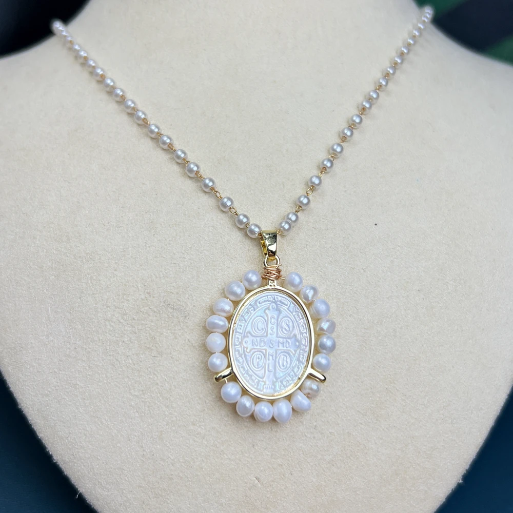 Vintage Oval Medal Cross Necklace Women Metal MOP Sea Shell Pearl Pendant Neck Trendy Jewelry Gift