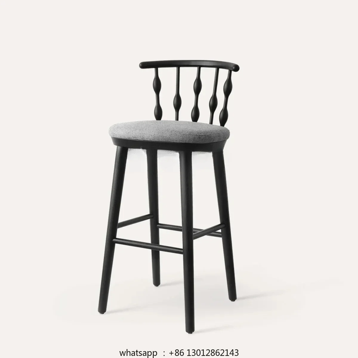 

Минималистичный дизайнерский стульчик во французском стиле