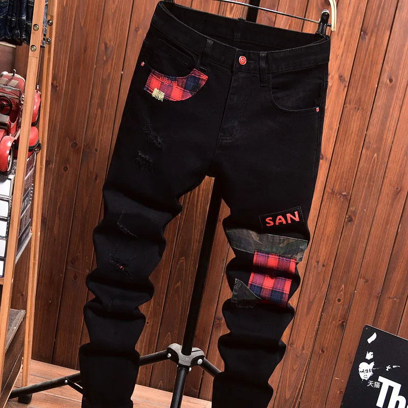 Jeans Ripped Pria dengan Desain Tambal Sulam Slim Fit Skinny Spring Trendy Street Motorcycle Style Celana Panjang Hitam