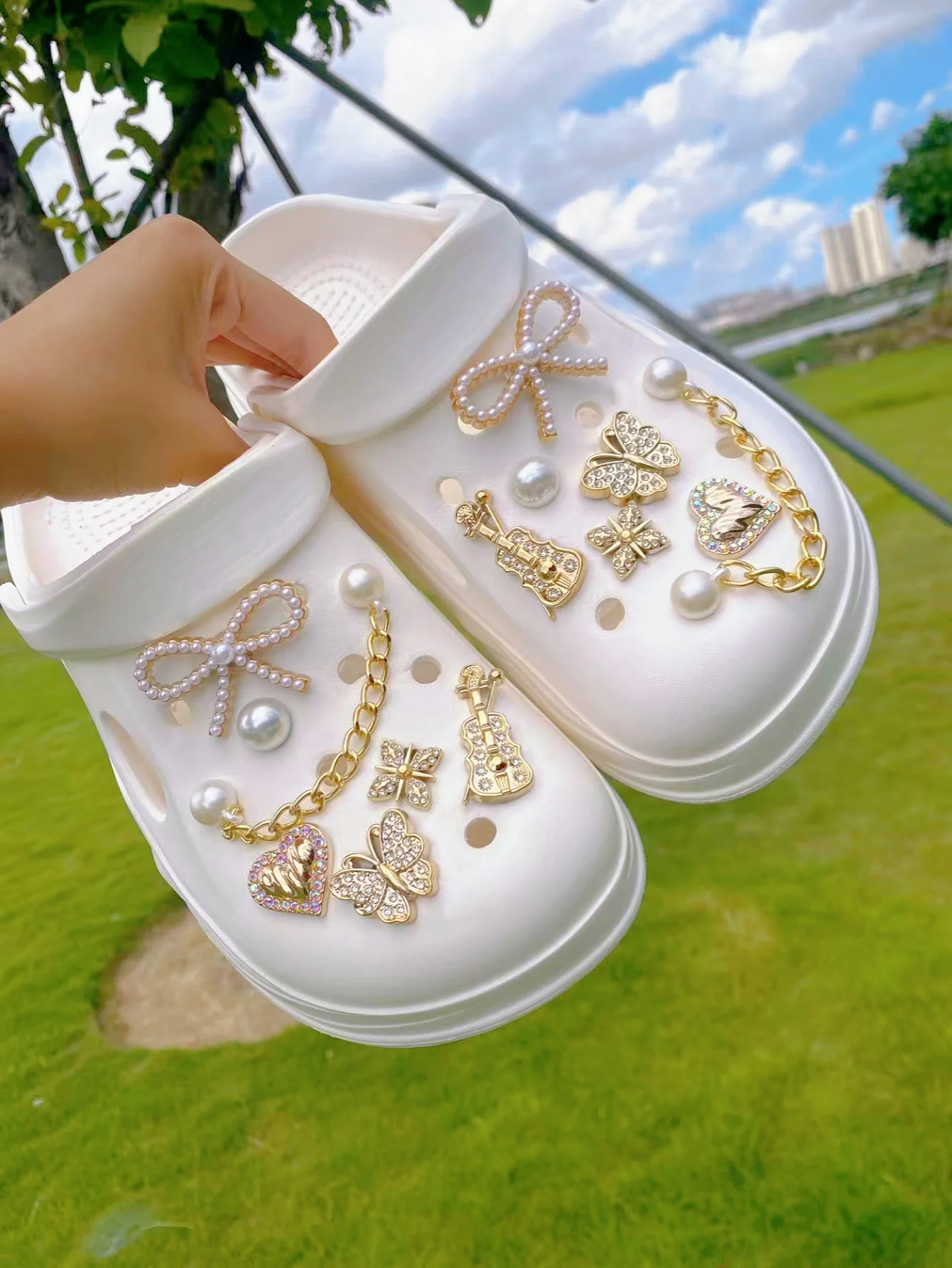 14 pieces of golden ABS bead chains, bows, violins, hearts, butterflies, beads and other ABS resin shoe buckles, DIY decorations