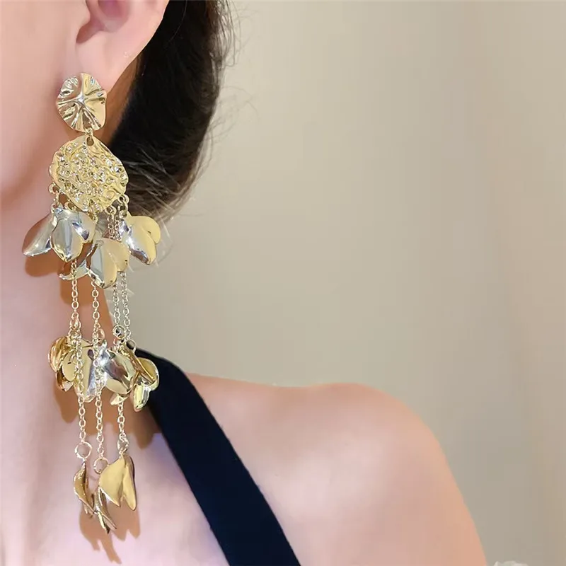 

Retro Silver Needle Pleated Petal Tassel Earrings Chic Minimalist Luxury Feelings Women's Jewelry Party Travel Accessories