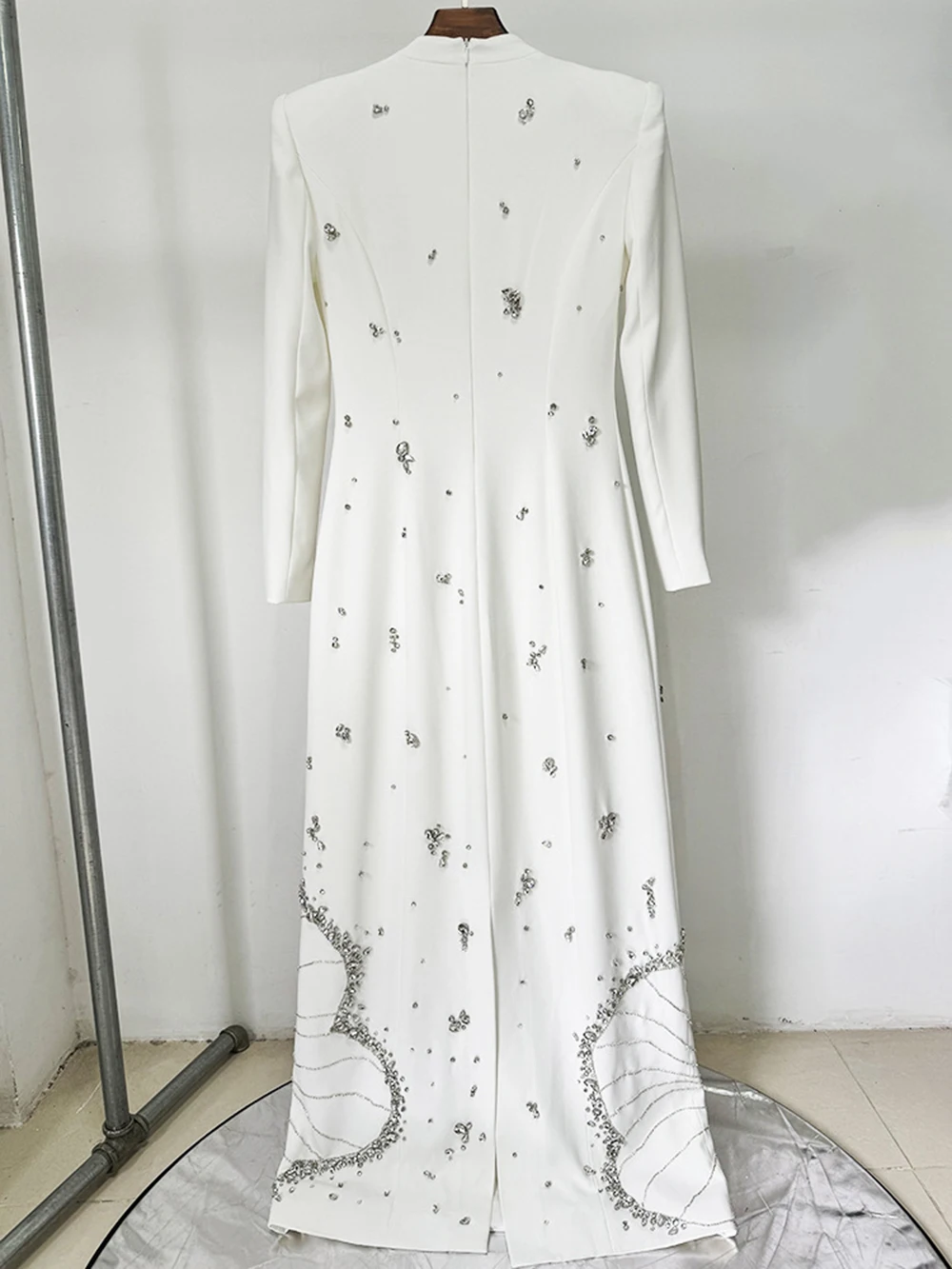 Modphy 우아한 화이트 헤비 인더스트리 비즈 다이아몬드 슬림 맥시 원피스, 긴 소매 여성 연예인 이브닝 파티 가운