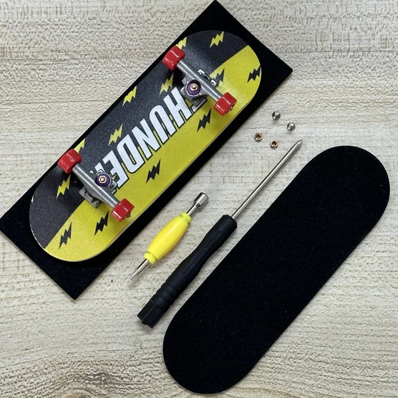 1pcs 32mm Mini Wooden Fingerboard Set Complete Finger SkateBoard With Alloy Truck Bearing Wheels Kids Creative Toys Gifts