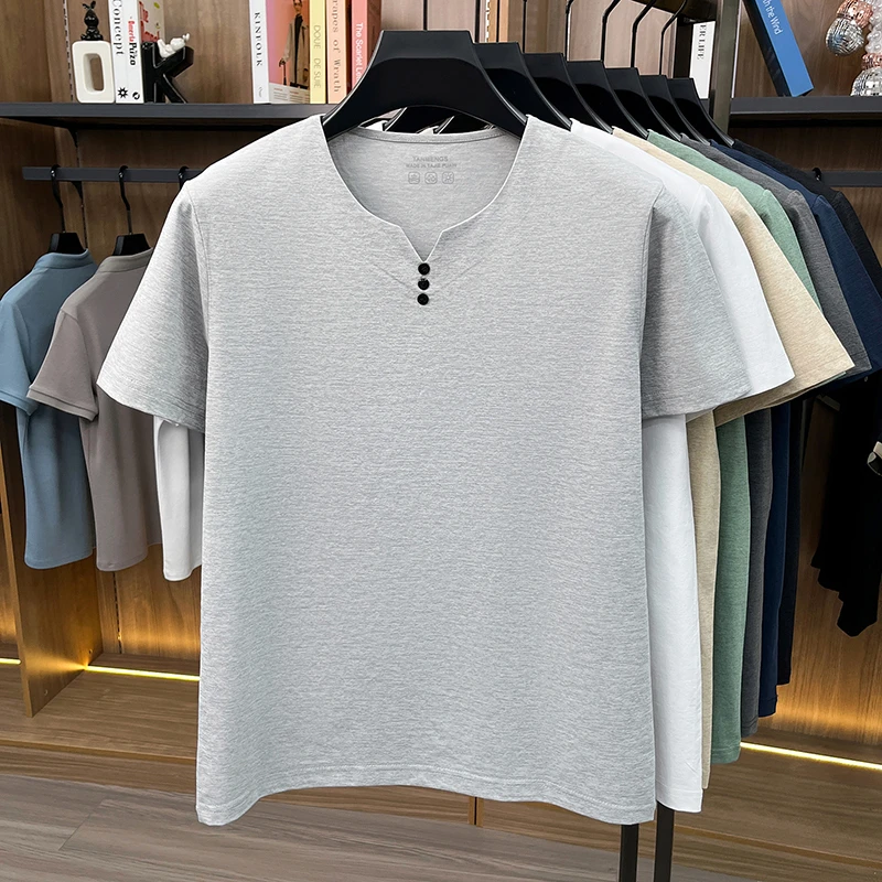 Herren-T-Shirt mit kurzem Arm und V-Ausschnitt, atmungsaktiv, bequemer Stoff für ganztägigen Komfort, lässiger Stil und Alltagskleidung. – Detail 13