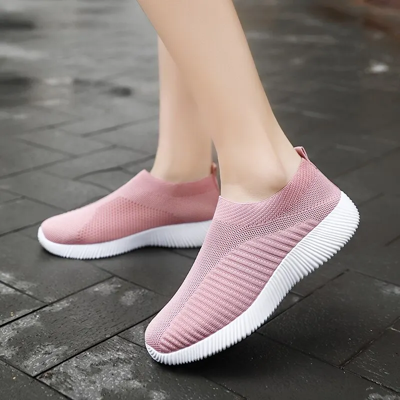 

Women Vulcanized Shoes High Quality Couple Sneakers Slip On Flats Men Loafers Plus Size Breathable Mesh Walking Sneakers