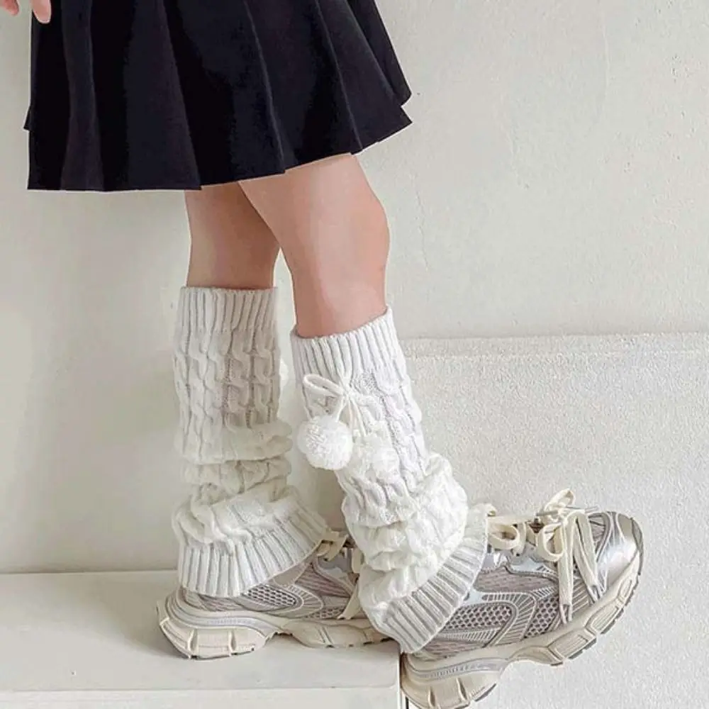 Calentadores de piernas de estilo coreano para niños, cubierta de pierna tejida Balletcore Harajuku, calcetines de pierna de bola de felpa de lana JK para niñas