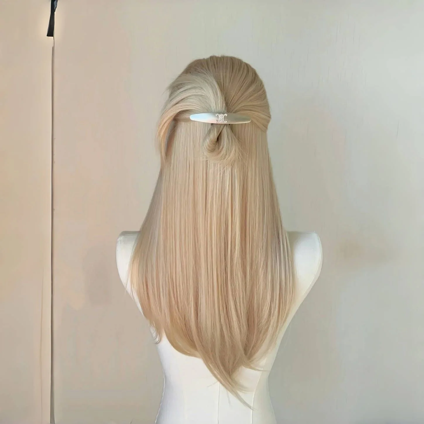 Synthetic Layered Blonde Wig with Lace Front, Long Straight Fashion Summer Style, Brightening Color Cosplay Women Hairpiece
