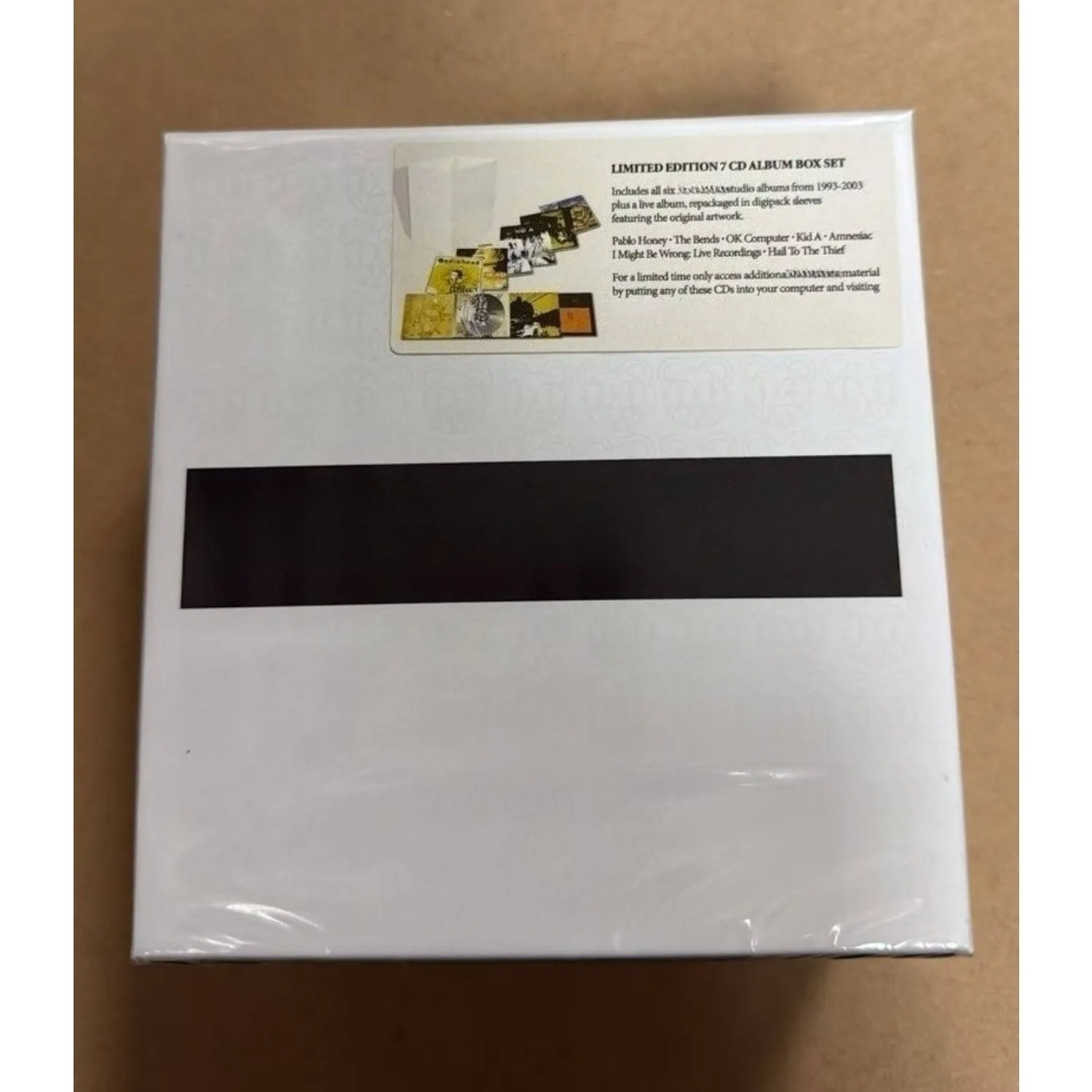 Caja de diseño minimalista blanca y cuadrada para 8 CD de la colección Premium Rock Studio Audio, disco de música rock para coleccionistas de discos físicos.