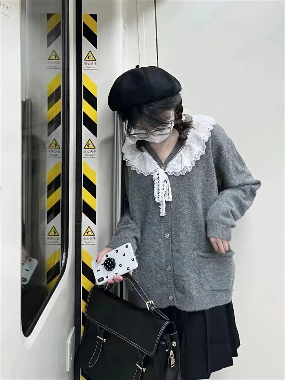 2025 ragazze vintage grigio tuta sportiva lavorata a maglia donna autunno nuovo cardigan donna tutto-fiammifero scollo a V patchwork di pizzo maglione vestiti