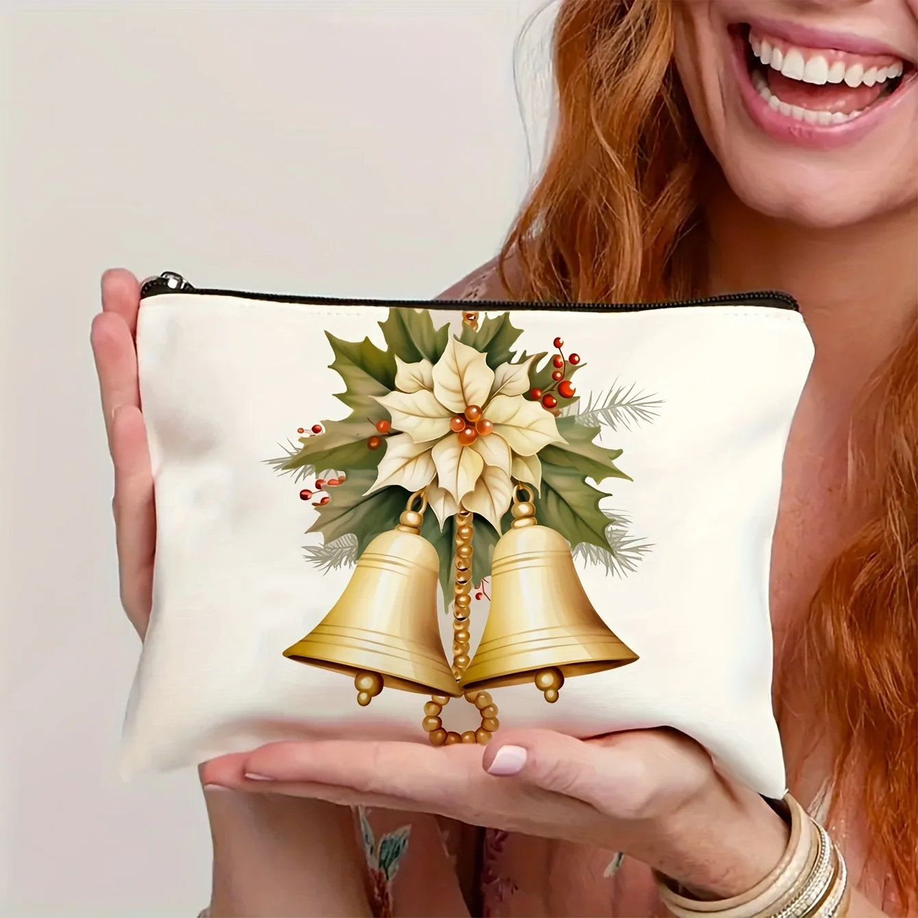 Świąteczny dzwonek i kosmetyczka z białym kwiatowym wzorem - wielofunkcyjna saszetka na zamek błyskawiczny, etui na biżuterię