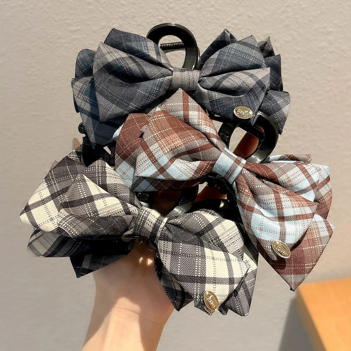 1 Stück/2 Stück Herbst- und Winter-Neuheit Britischer Kontrast-Karomuster-Schleifen-Haarspange, Klassische Vintage-Stoff-Haarspange für die Hinterseite des Kopfes – Detail 15